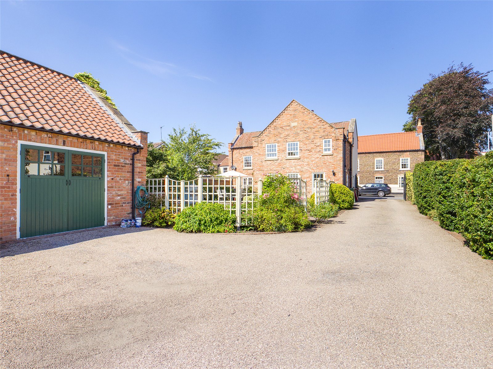 Whitegates Doncaster 4 bedroom Cottage SSTC in Low Street, Haxey, Doncaster