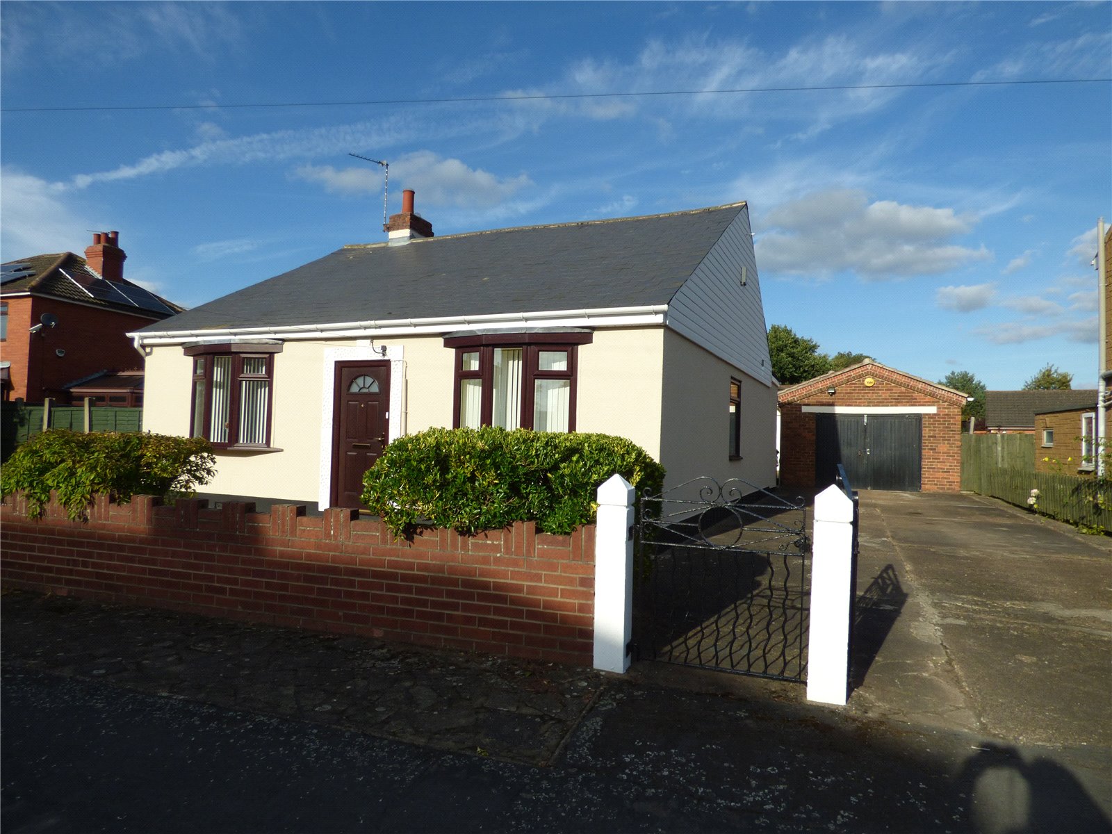 Whitegates Doncaster 3 bedroom Bungalow SSTC in Greens Road, Dunsville