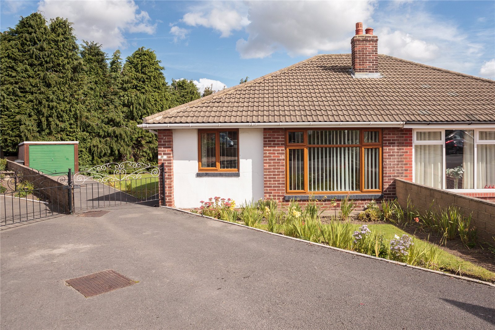 Whitegates Dewsbury 2 bedroom Bungalow SSTC in Bywell Close, Dewsbury