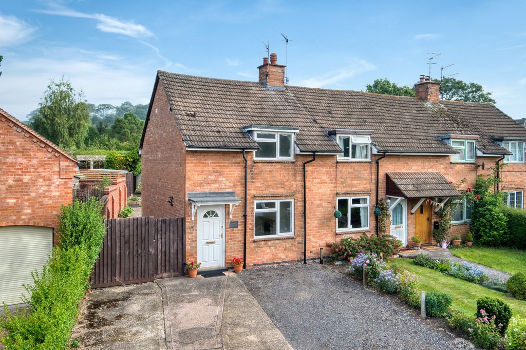 Martin Co Leamington Spa 2 Bedroom Cottage Let In April