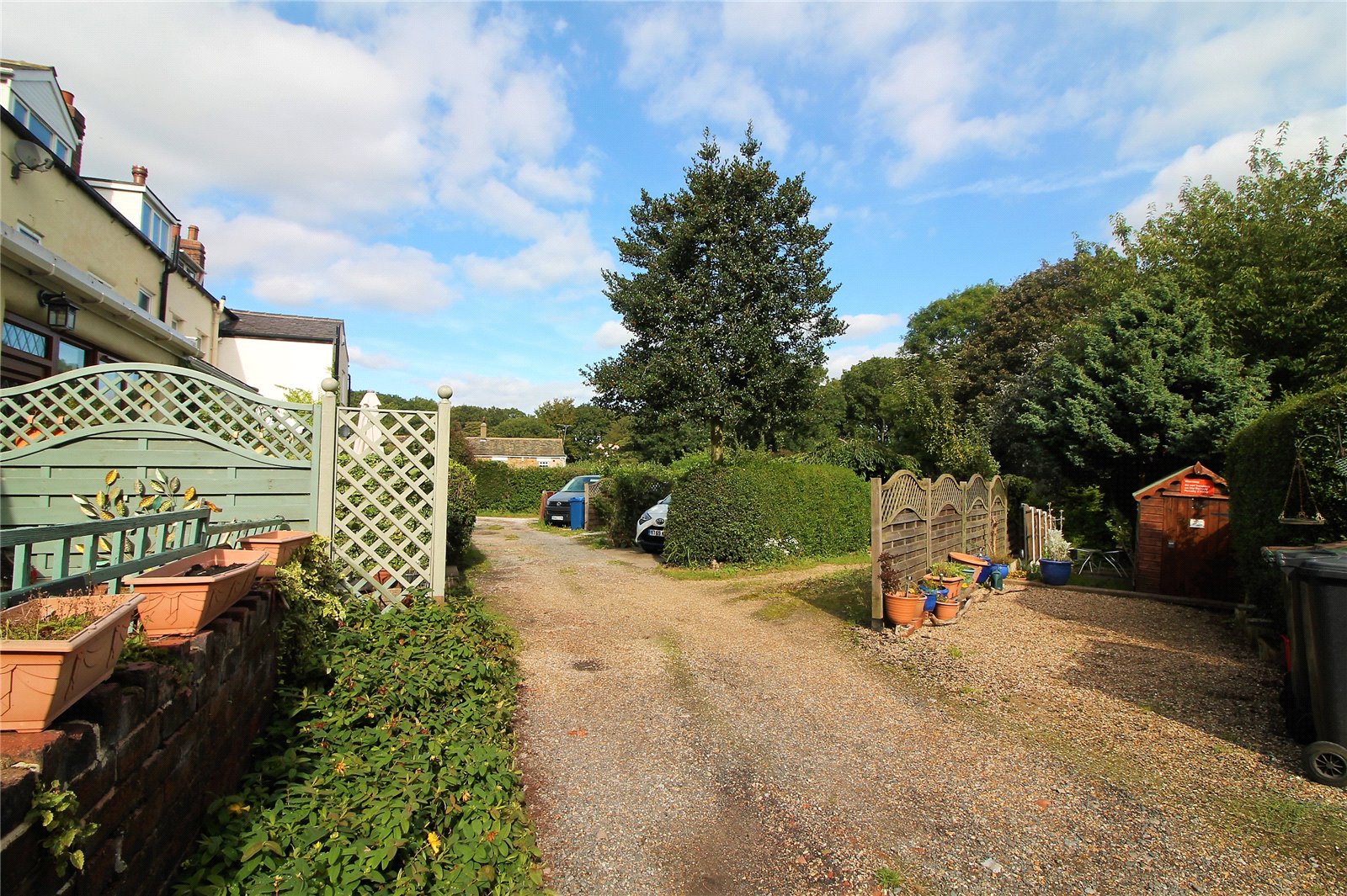 Whitegates Barnsley 4 bedroom Cottage SSTC in Moorend Houses, Silkstone