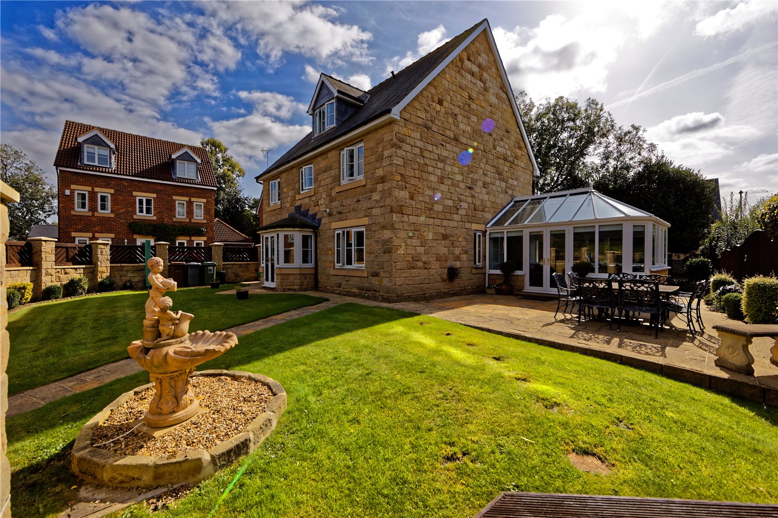 Whitegates Bramley 6 bedroom House For Sale in Stone Croft Court