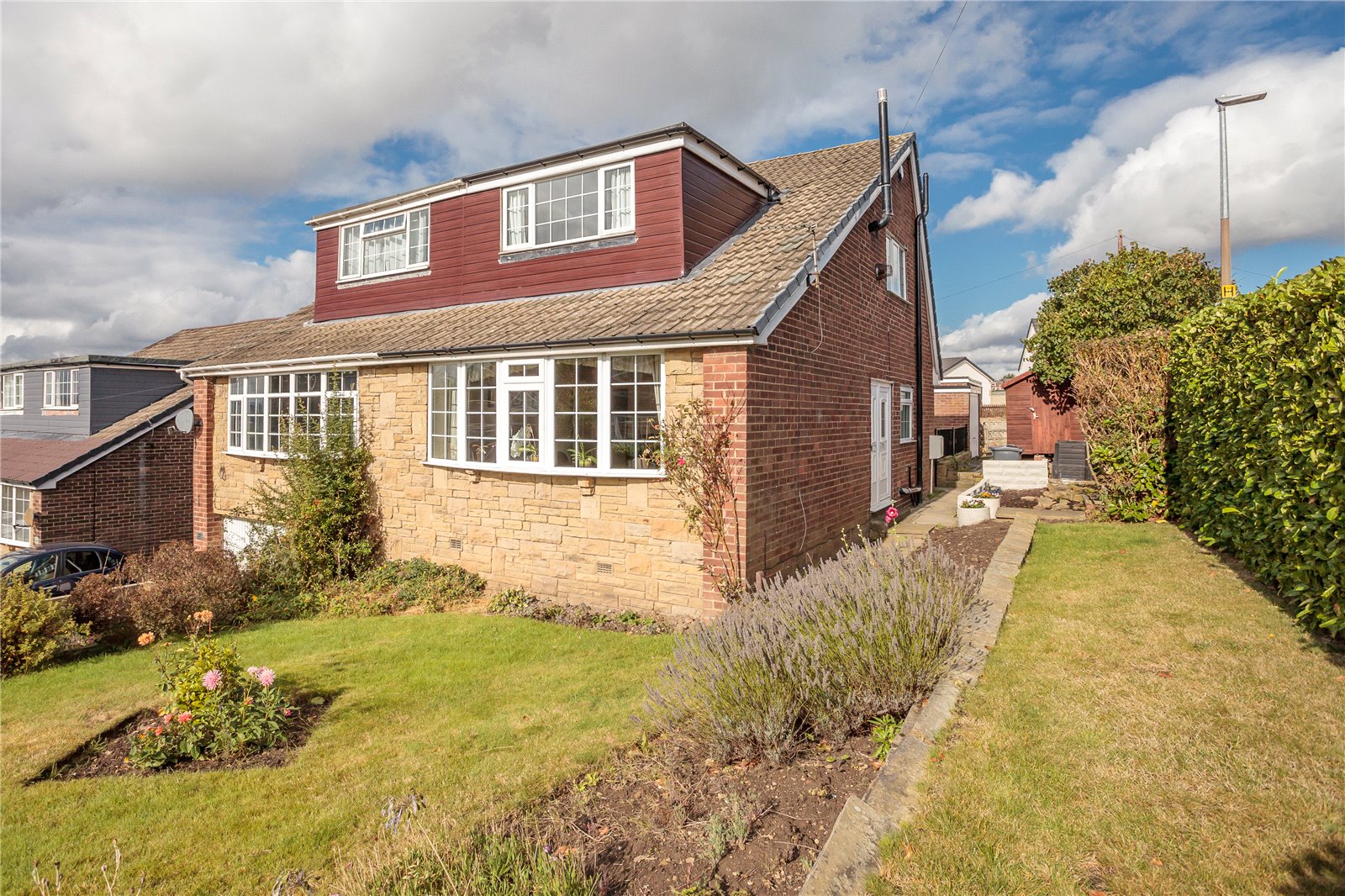 Whitegates Dewsbury 3 bedroom House SSTC in Keats Drive, Heckmondwike