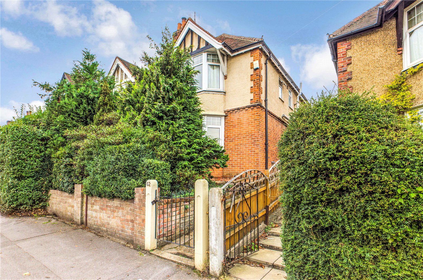 Parkers Tilehurst 3 bedroom House SSTC in Grovelands Road, Reading