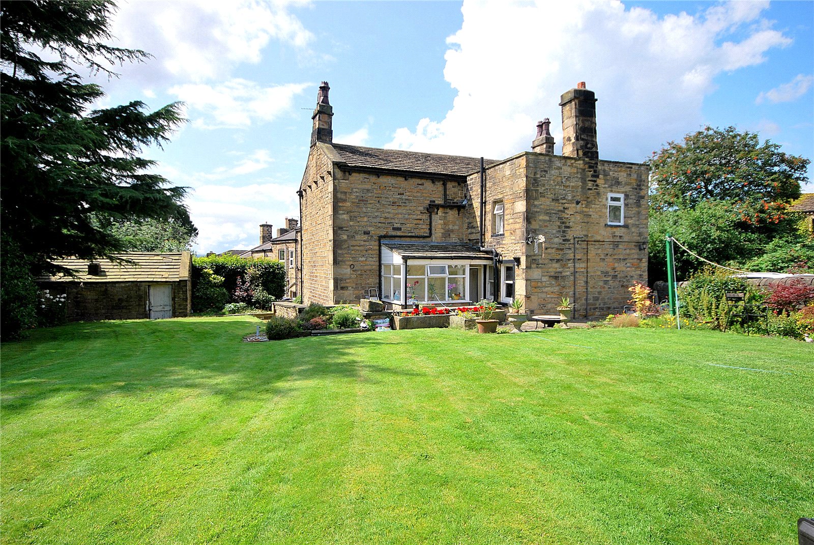 Whitegates Mirfield 3 Bedroom House Sstc In Bracken Hill Mirfield