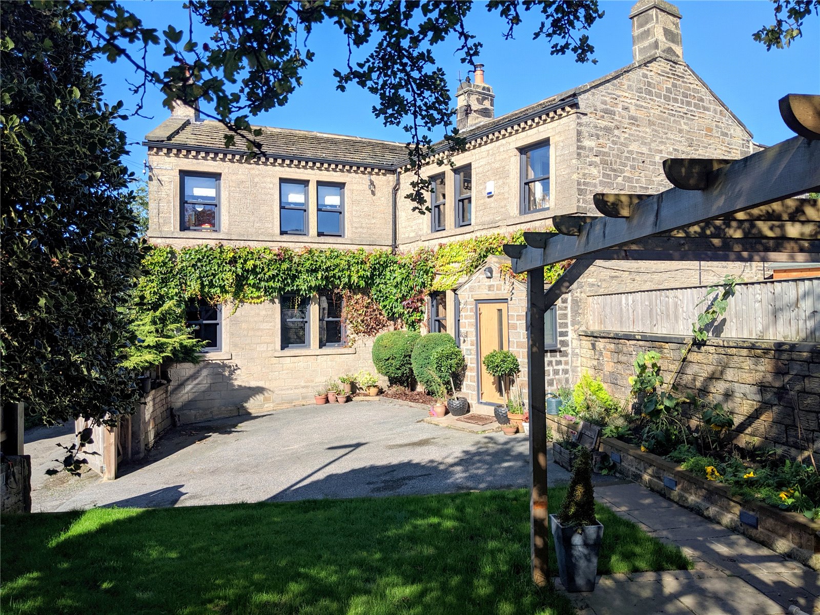 Whitegates Mirfield 4 bedroom House For Sale in Bracken Hill, Mirfield