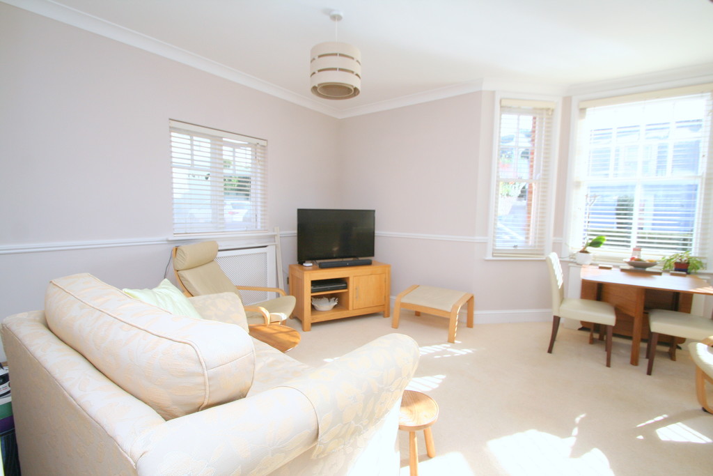 Martin Co Tunbridge Wells 2 Bedroom Apartment Let In