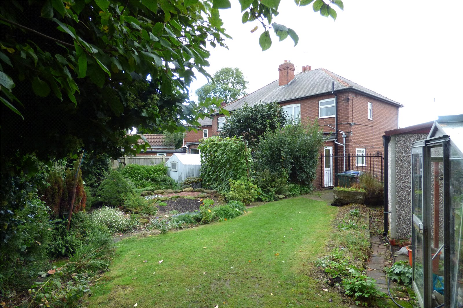 Whitegates Doncaster 3 bedroom House SSTC in The Crescent, Armthorpe