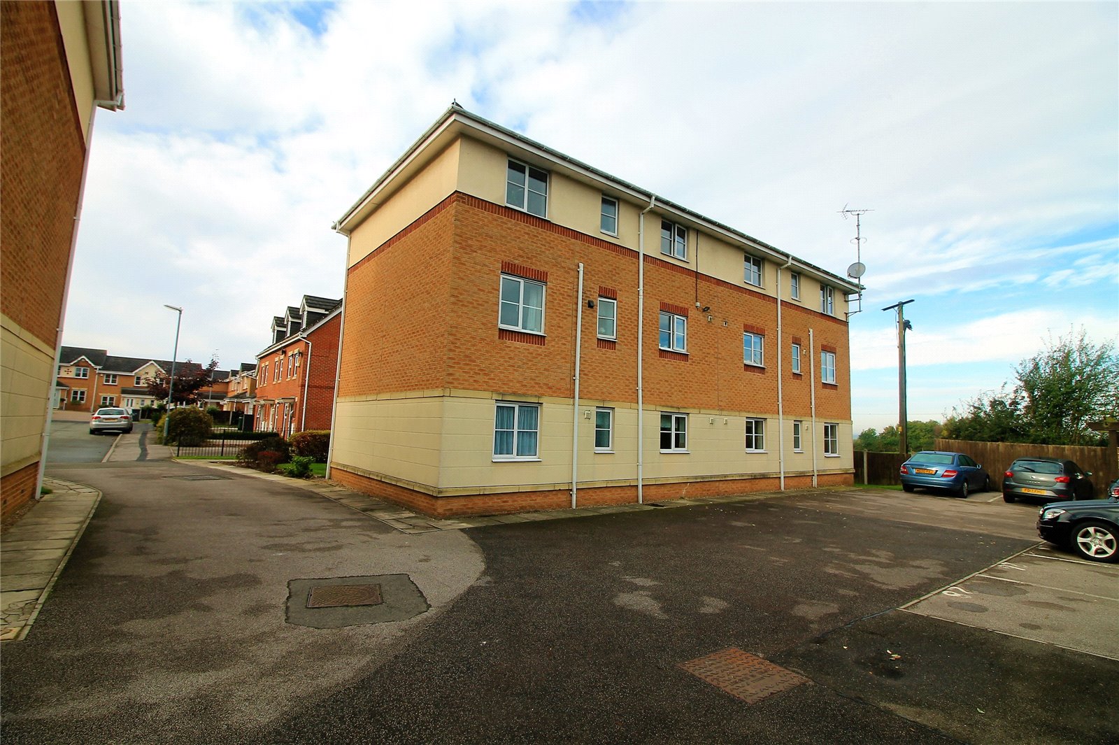 Whitegates Barnsley 2 bedroom Flat SSTC in Stoney Croft, Hoyland Common