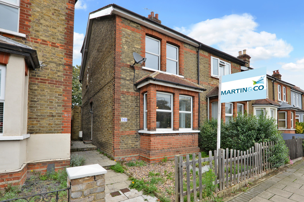 Martin & Co StainesuponThames 4 bedroom SemiDetached House Let