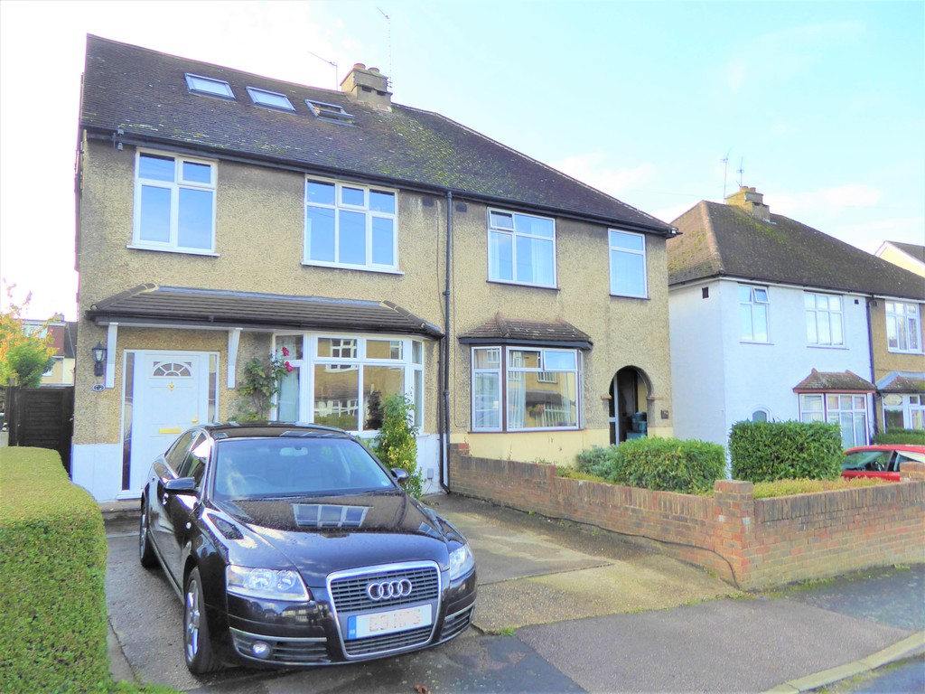 Martin & Co St Albans 4 bedroom SemiDetached House Let Agreed in
