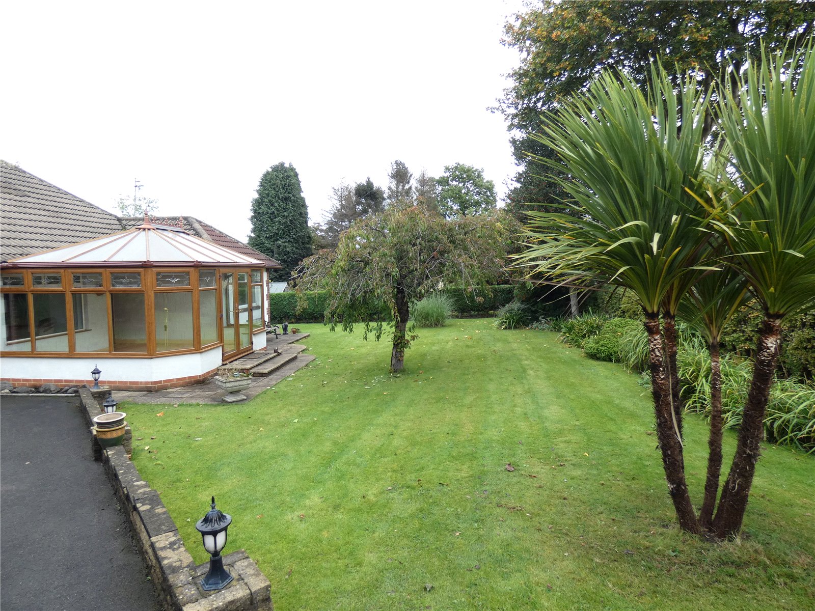 Whitegates Cleckheaton 3 bedroom Bungalow SSTC in Headlands Road, Liversedge