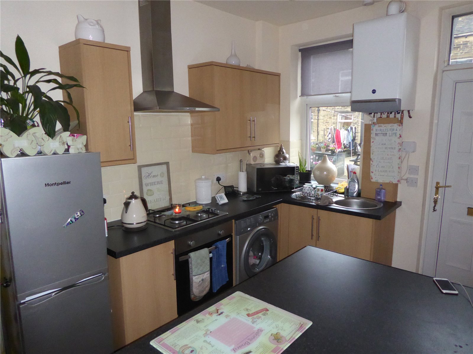 3 Bedroom House To Let Yeadon