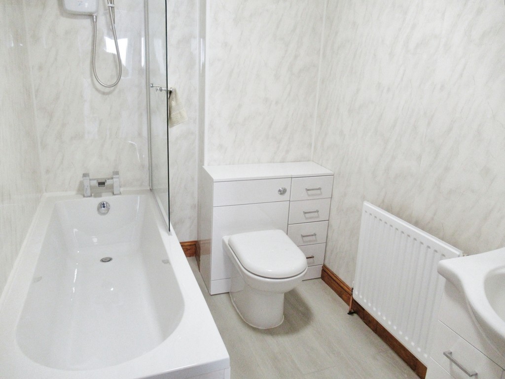 Martin & Co Yeovil 2 bedroom End of Terrace House Let in Grass Royal