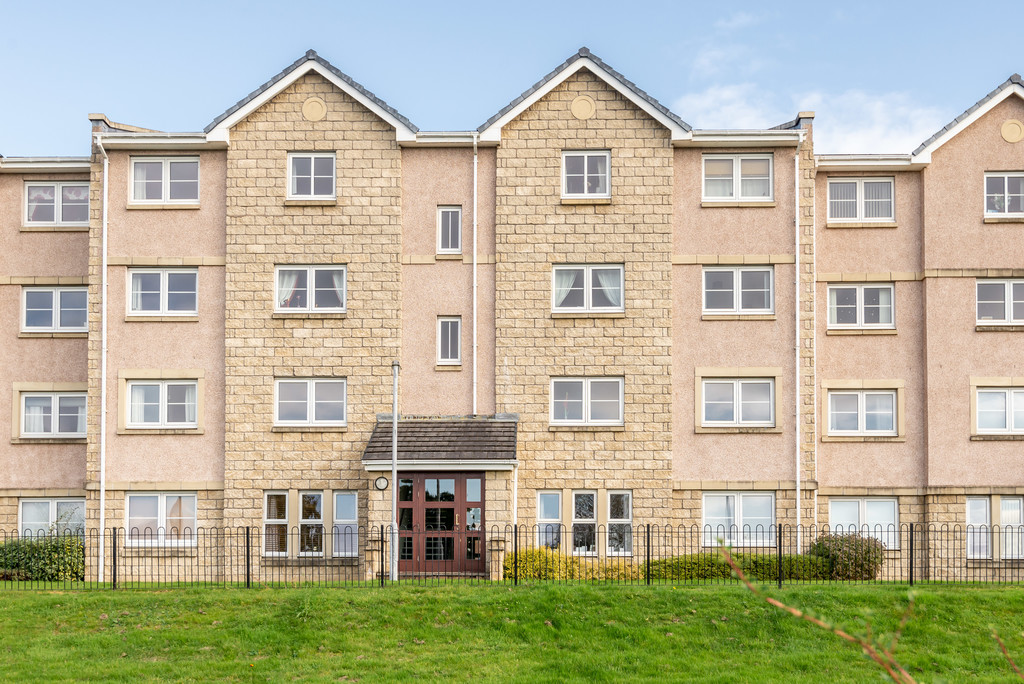 Martin & Co Dunfermline 2 bedroom Apartment Let in Inverewe Place