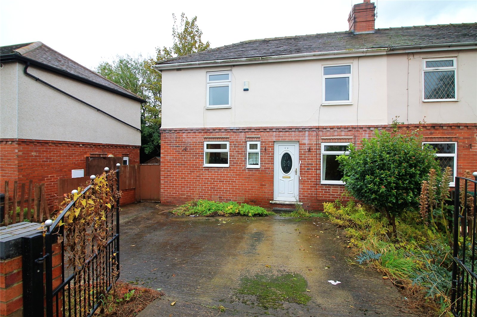 Whitegates Barnsley 3 bedroom House SSTC in Redhill Avenue, Kendray, Barnsley