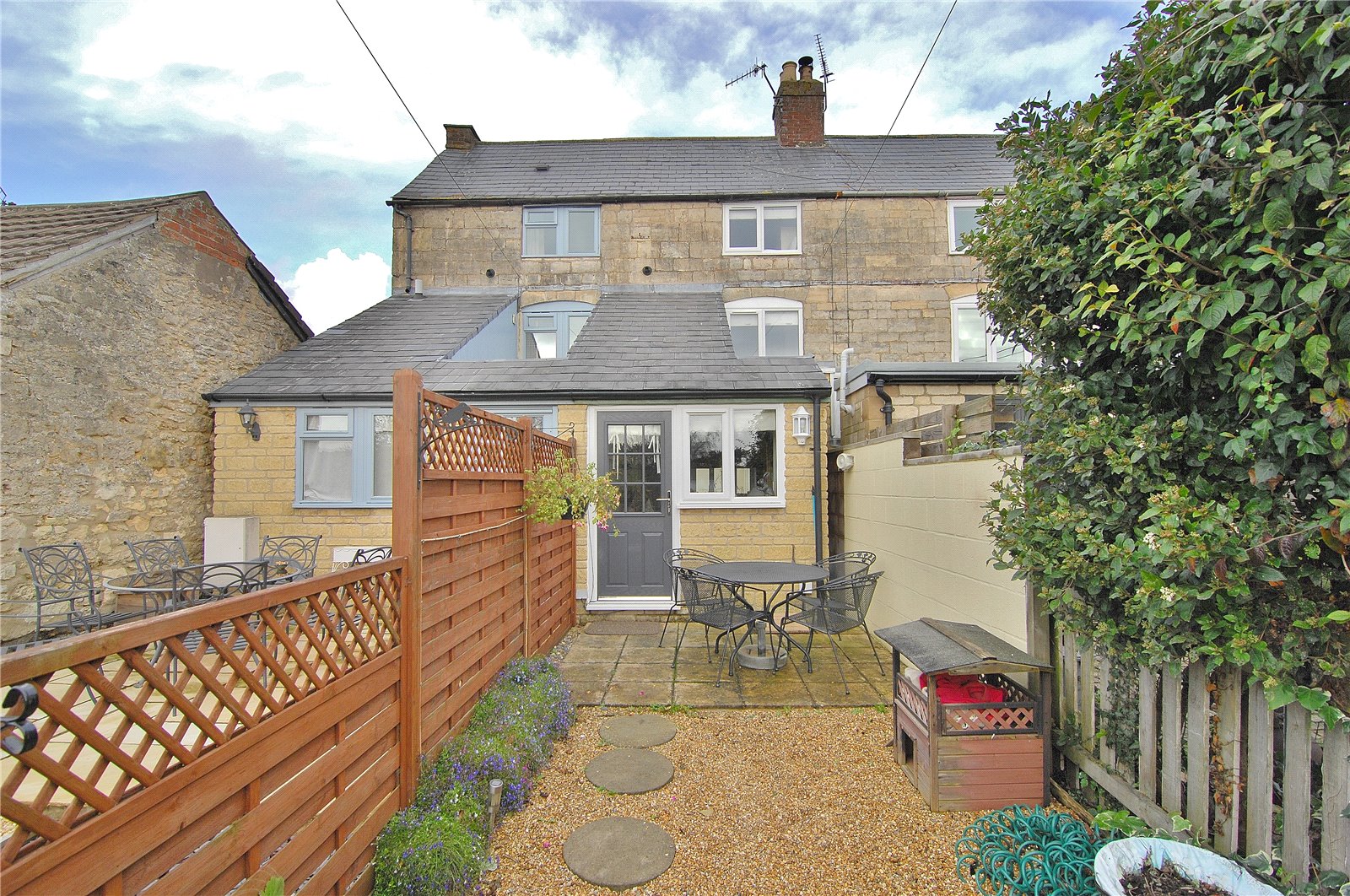 Parkers Stroud 1 bedroom House SSTC in Bisley Old Road, Stroud