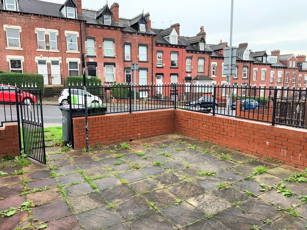 Martin & Co Leeds City 3 bedroom Terraced House Let in Woodsley Road