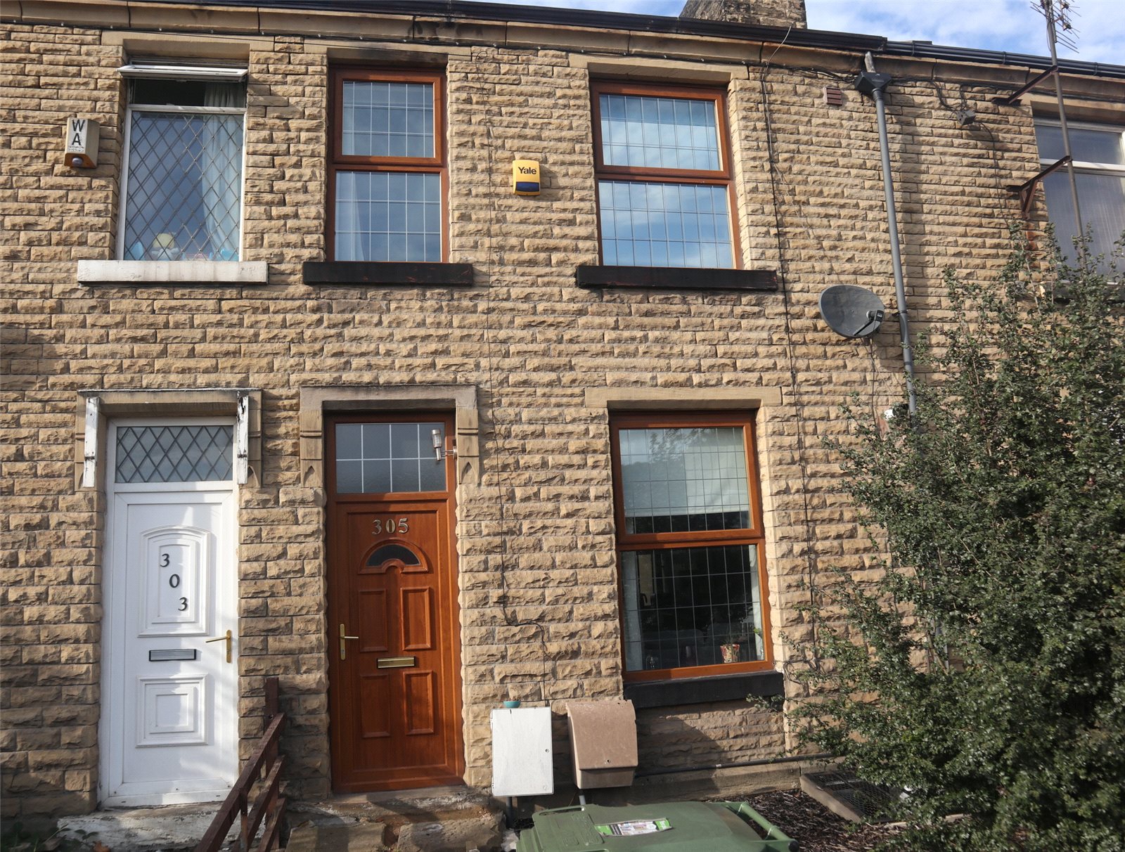 Whitegates Huddersfield 2 bedroom House For Sale in Leeds Road