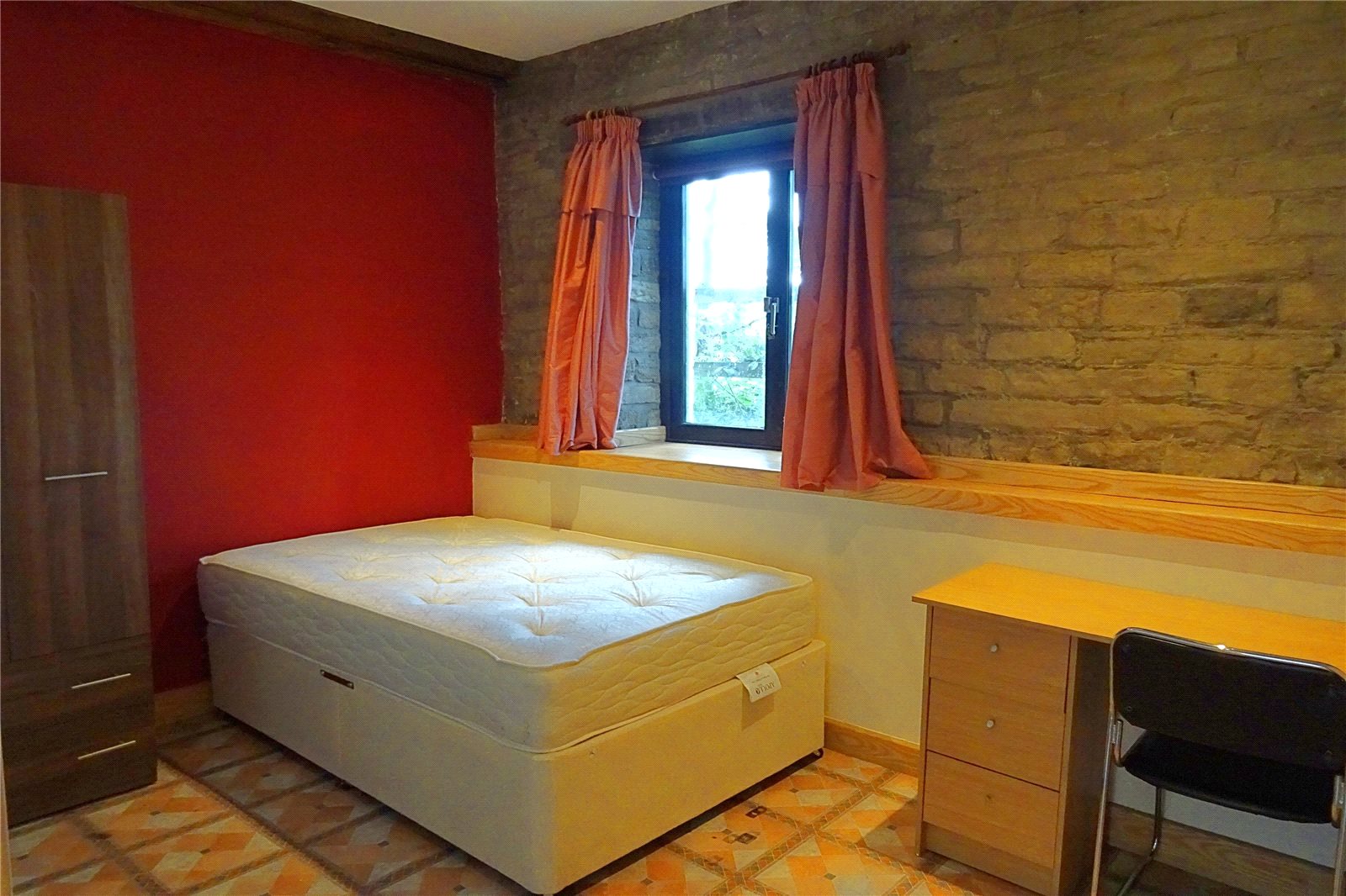 Whitegates Bradford 2 bedroom Flat SSTC in Broadgate House ...