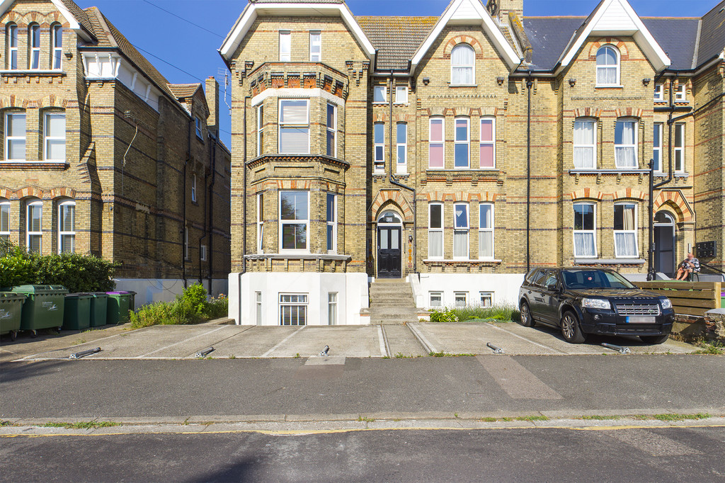 Martin & Co Folkestone 1 bedroom Apartment Let in Manor Road, Folkestone