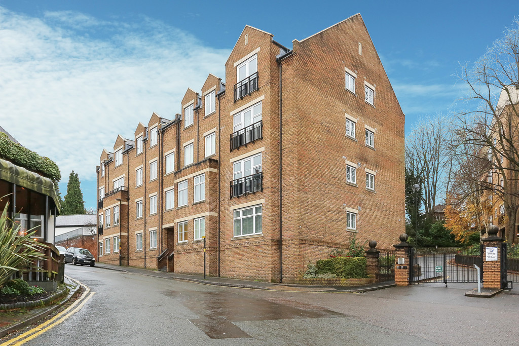 Martin & Co Sutton Coldfield 2 bedroom Ground Floor Flat Let in