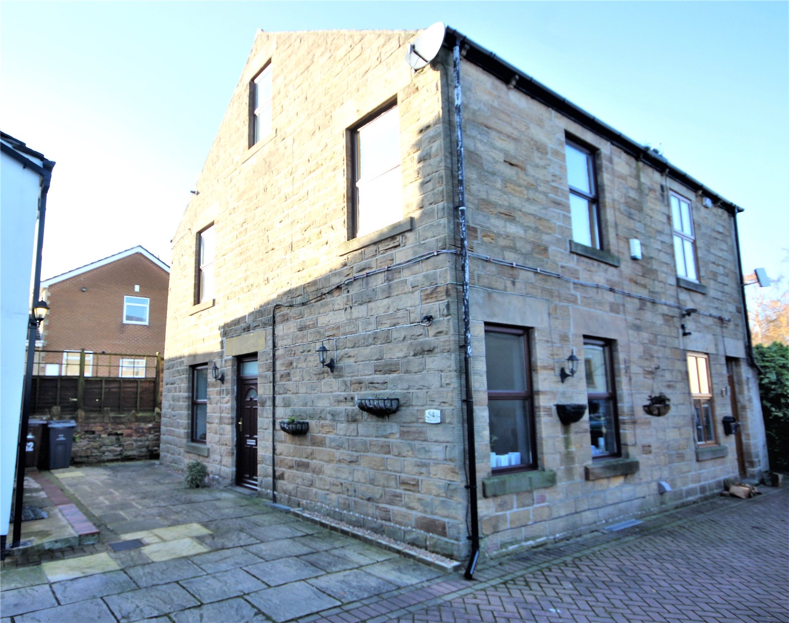 Whitegates Barnsley 3 bedroom Cottage SSTC in Church Street, Gawber