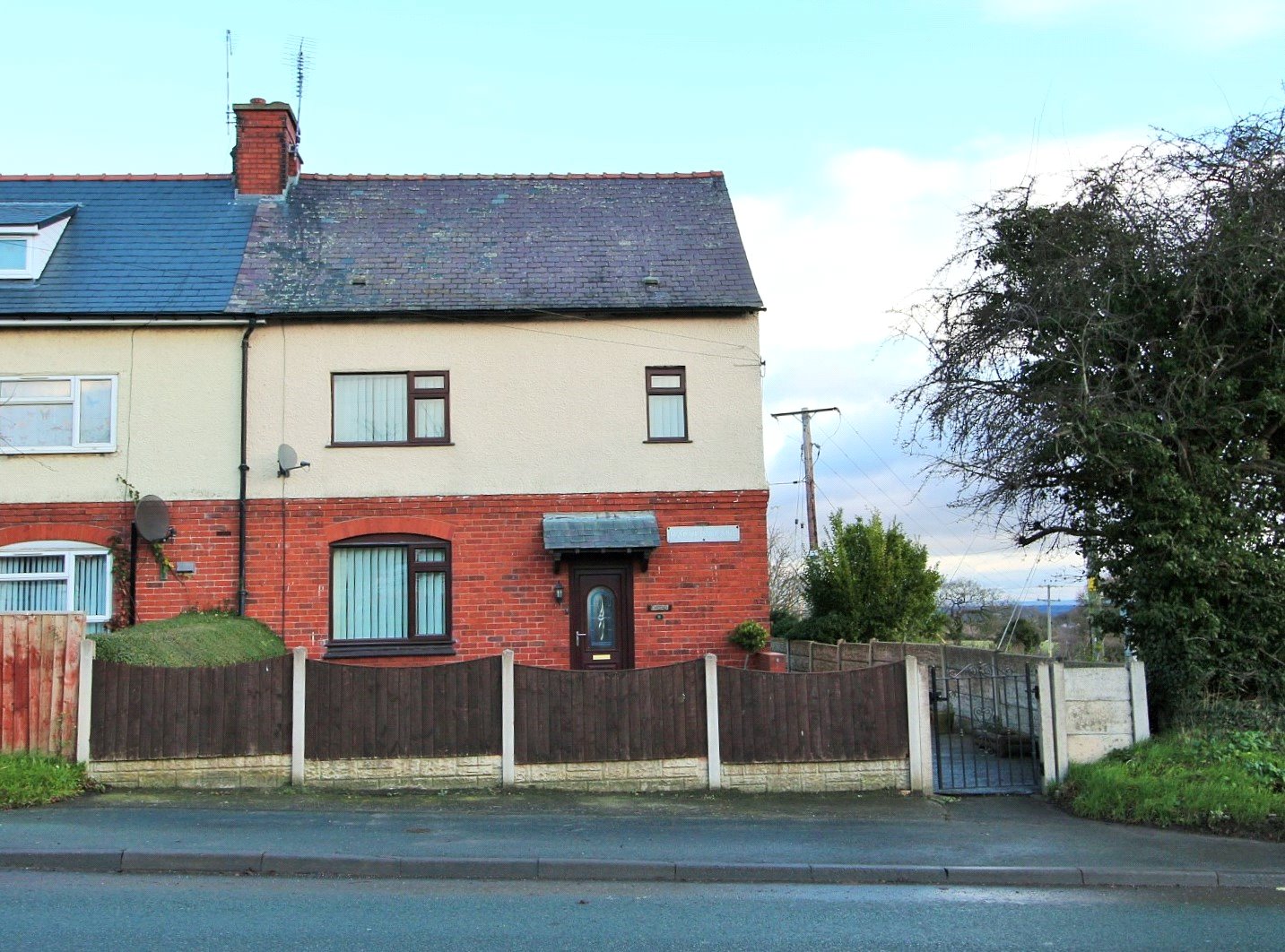 Whitegates Wrexham 3 bedroom House SSTC in Rackery Lane, Llay, Wrexham