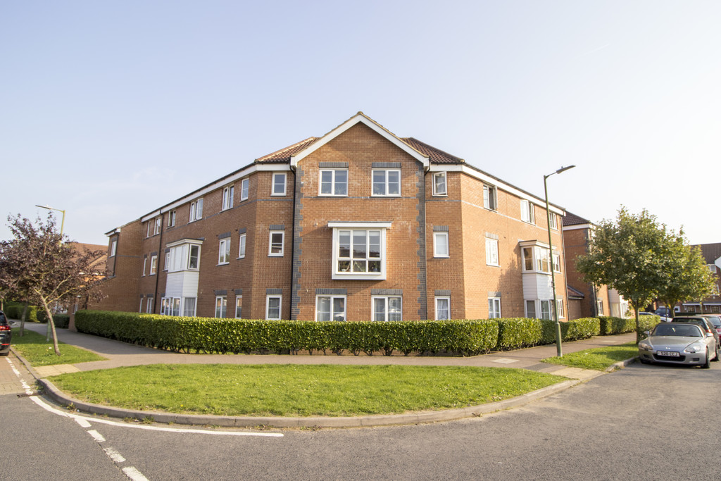 Martin & Co Welwyn Garden City 2 bedroom Apartment SSTC in Sir John