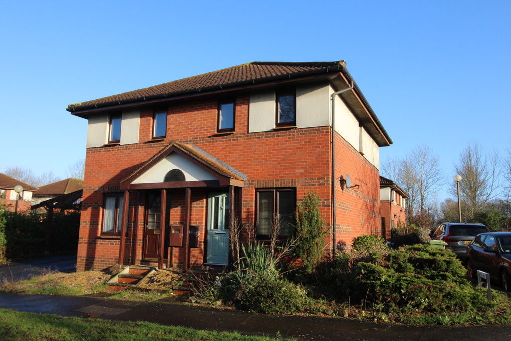 Martin & Co Milton Keynes 3 bedroom SemiDetached House Let in Willen Park, Milton Keynes Martin & Co Milton Keynes 3 bedroom SemiDetached House Let in Willen Park, Milton Keynes