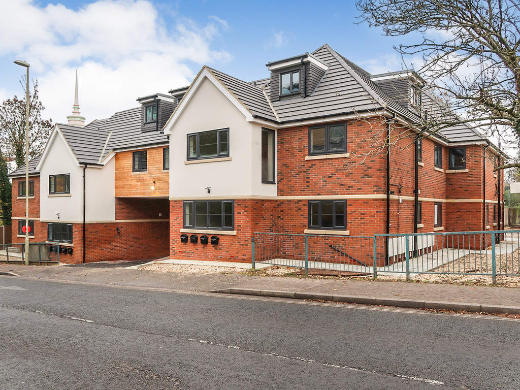 Martin & Co Basingstoke 3 bedroom Apartment Let in Town Centre