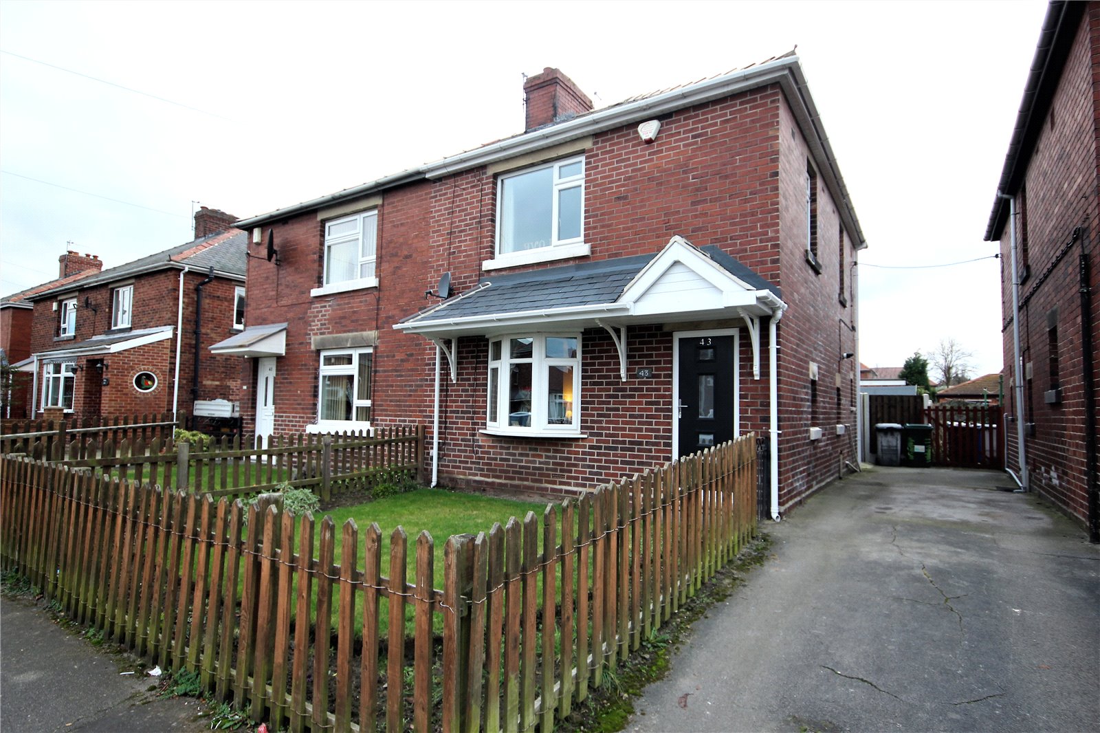 Whitegates Barnsley 3 bedroom House For Sale in Woodhall Road, Darfield