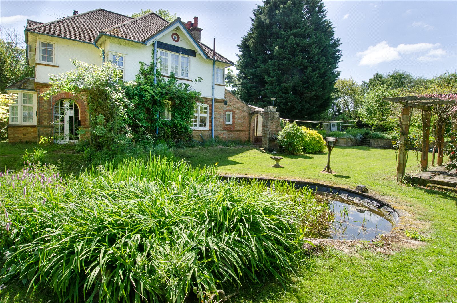 Parkers Witney 3 bedroom House For Sale in Wotton Underwood, Aylesbury