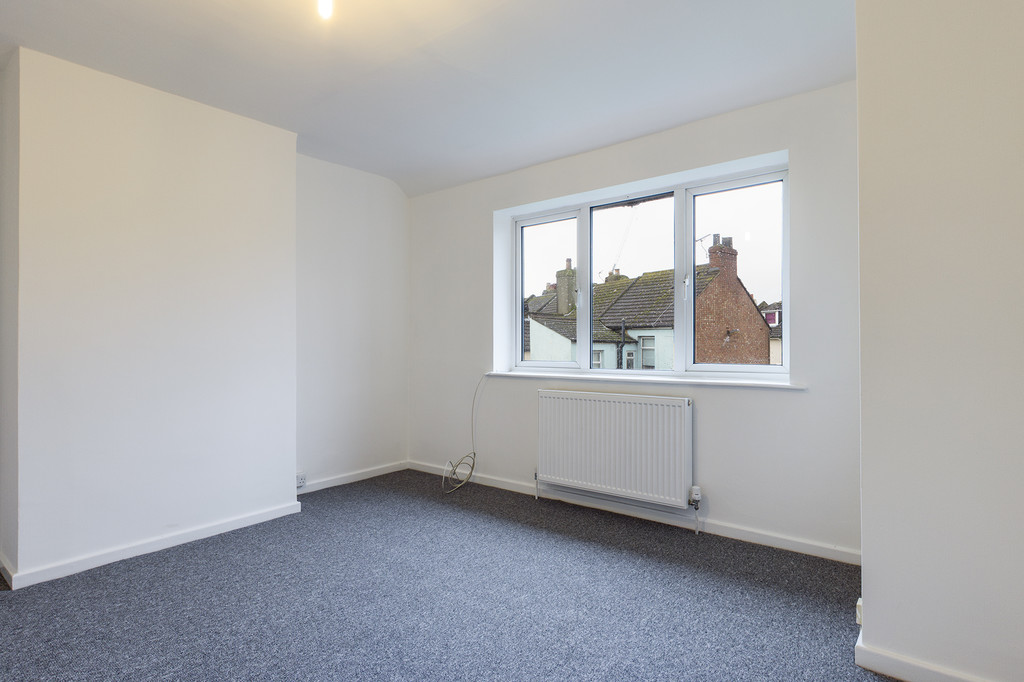 Martin & Co Folkestone 1 bedroom Apartment Let in Harbour Way, Folkestone
