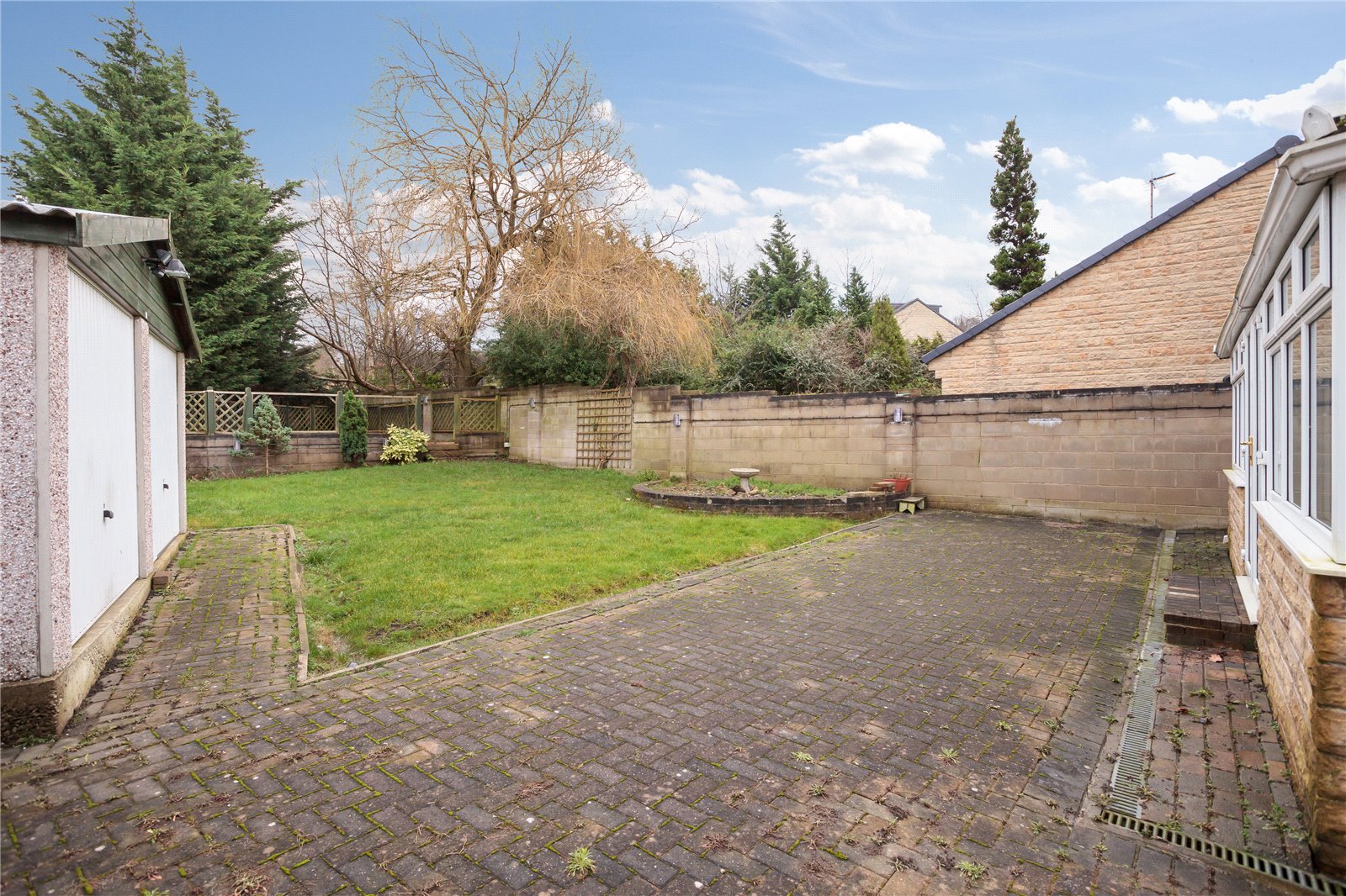 Whitegates Dewsbury 4 bedroom House For Sale in Thornhill Park Avenue