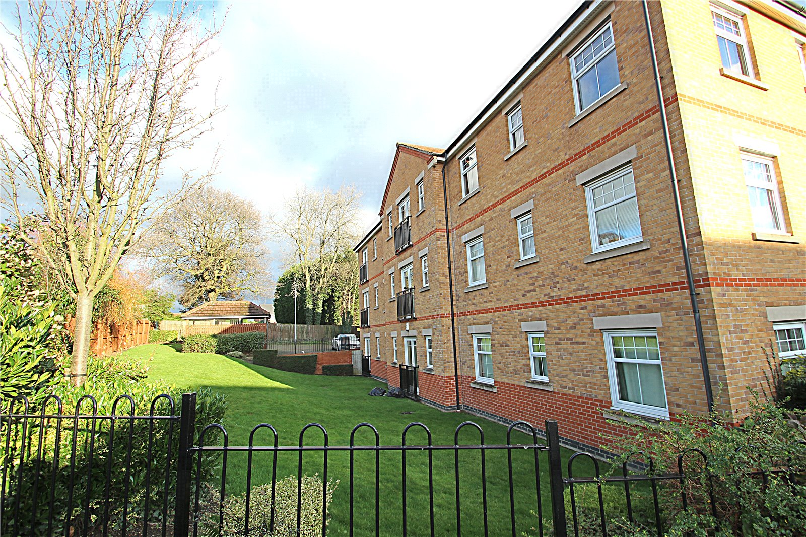Whitegates Hemsworth 2 bedroom Flat SSTC in Conisborough Way, Hemsworth