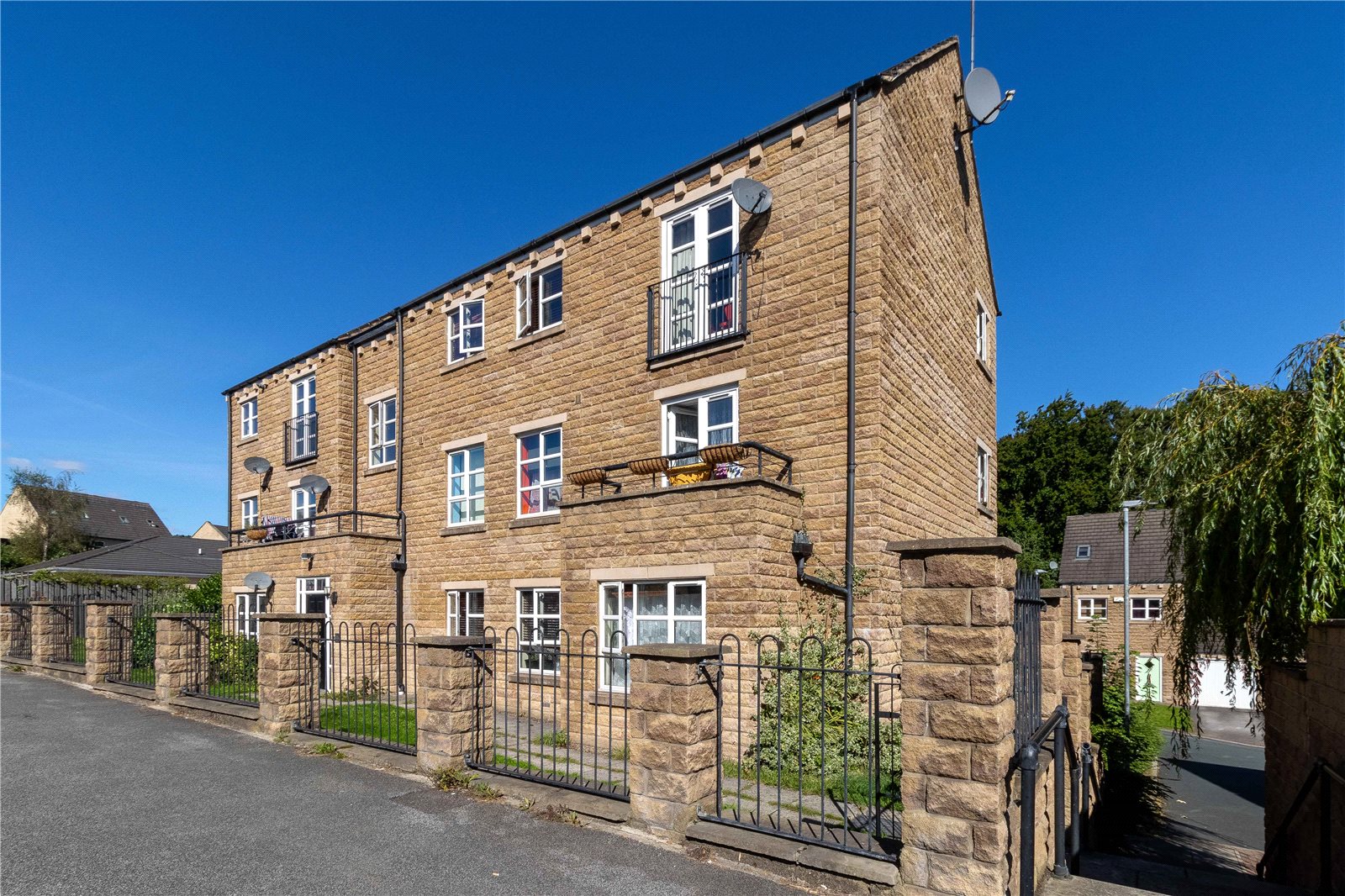 Sylvan Ridge, Ferndale, Huddersfield Whitegates