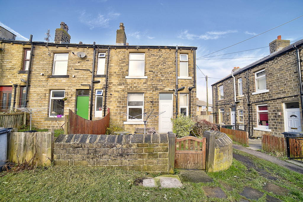 Martin & Co Huddersfield 3 bedroom End of Terrace House Let in Leymoor Road, Golcar
