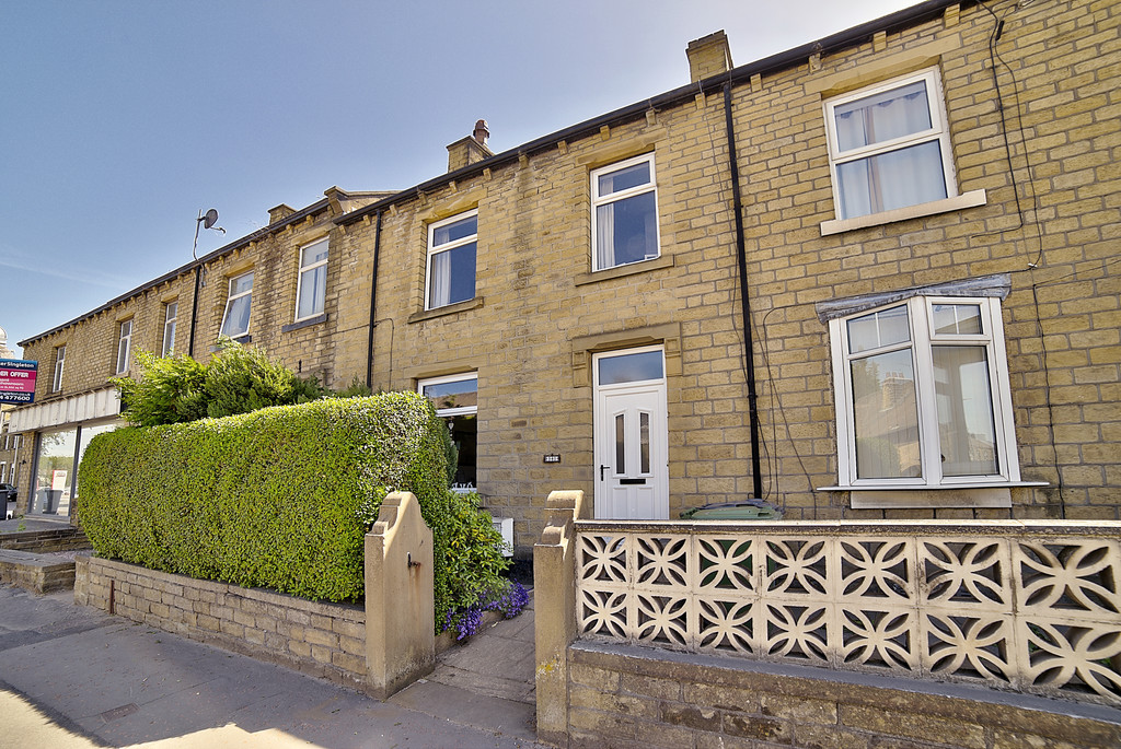 Martin & Co Huddersfield 3 bedroom Terraced House SSTC in Leeds Road