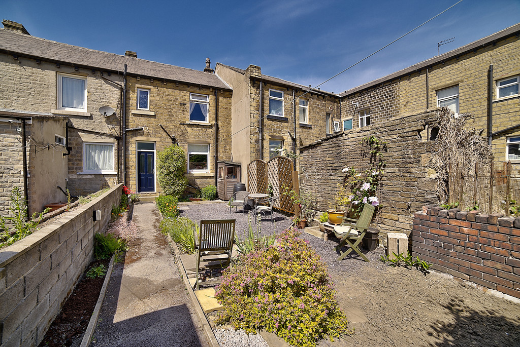 Martin & Co Huddersfield 3 bedroom Terraced House SSTC in Leeds Road