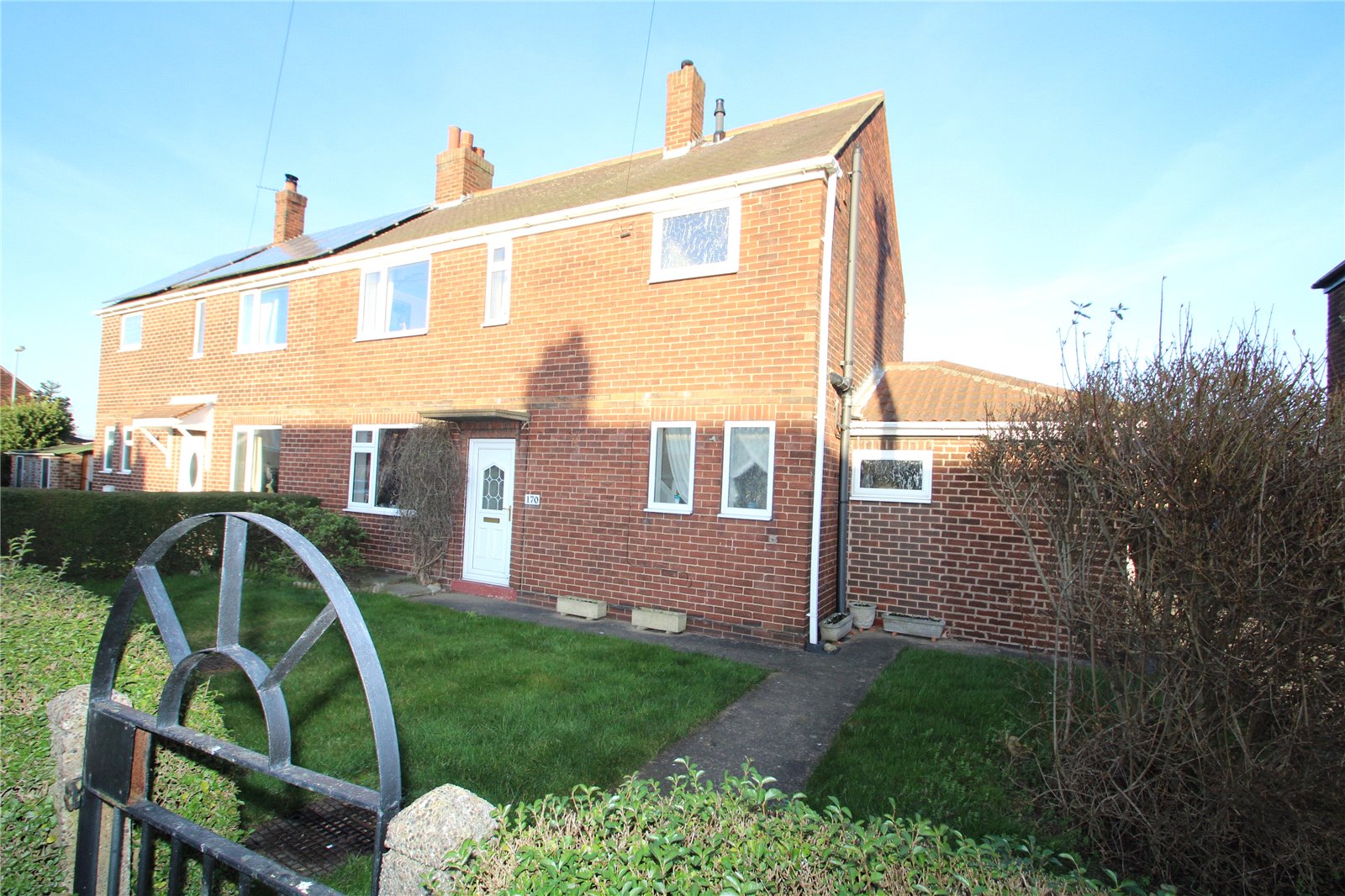 Whitegates Pontefract 3 bedroom House SSTC in Rookhill Road, Pontefract