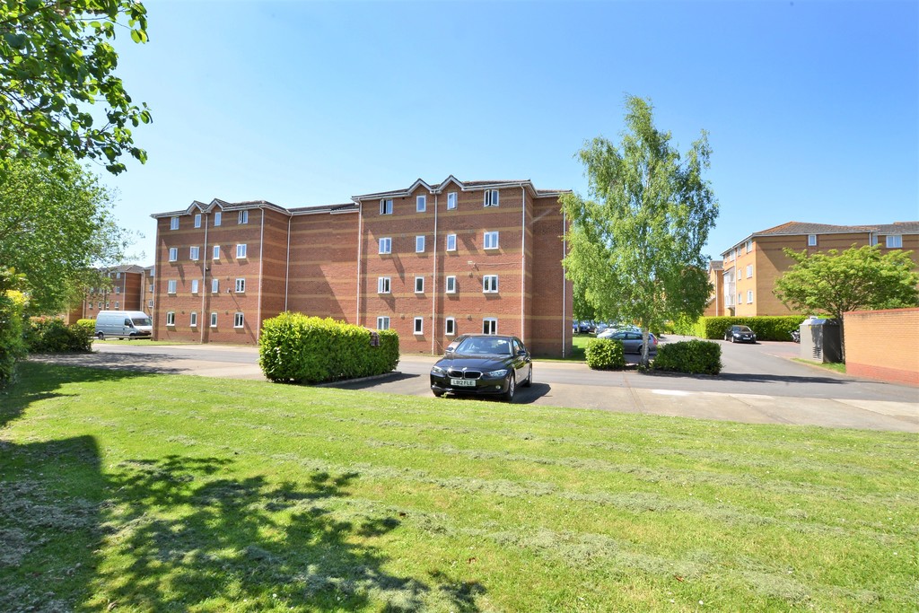 Martin & Co Aldershot 2 bedroom Apartment Let in Ascot Court, Aldershot