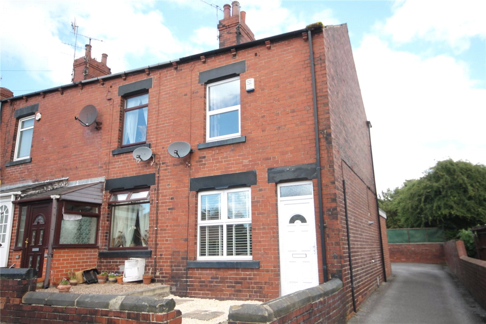 Whitegates Barnsley 2 bedroom House SSTC in Cemetery Road, Hemingfield