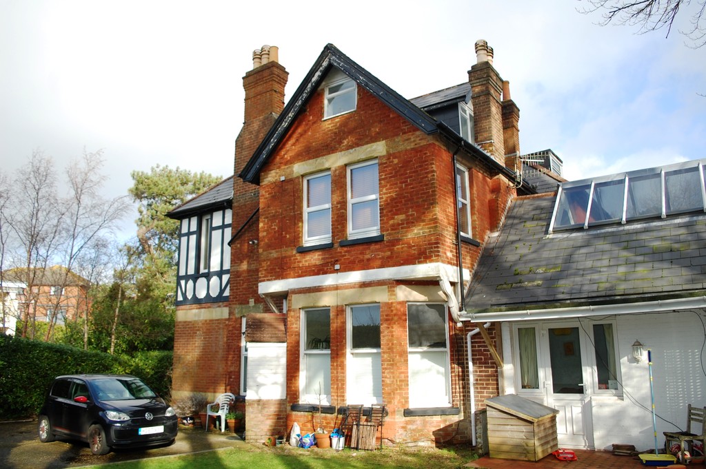 Martin & Co Poole 1 bedroom Ground Floor Flat Let in 6, 20 Durrant Road