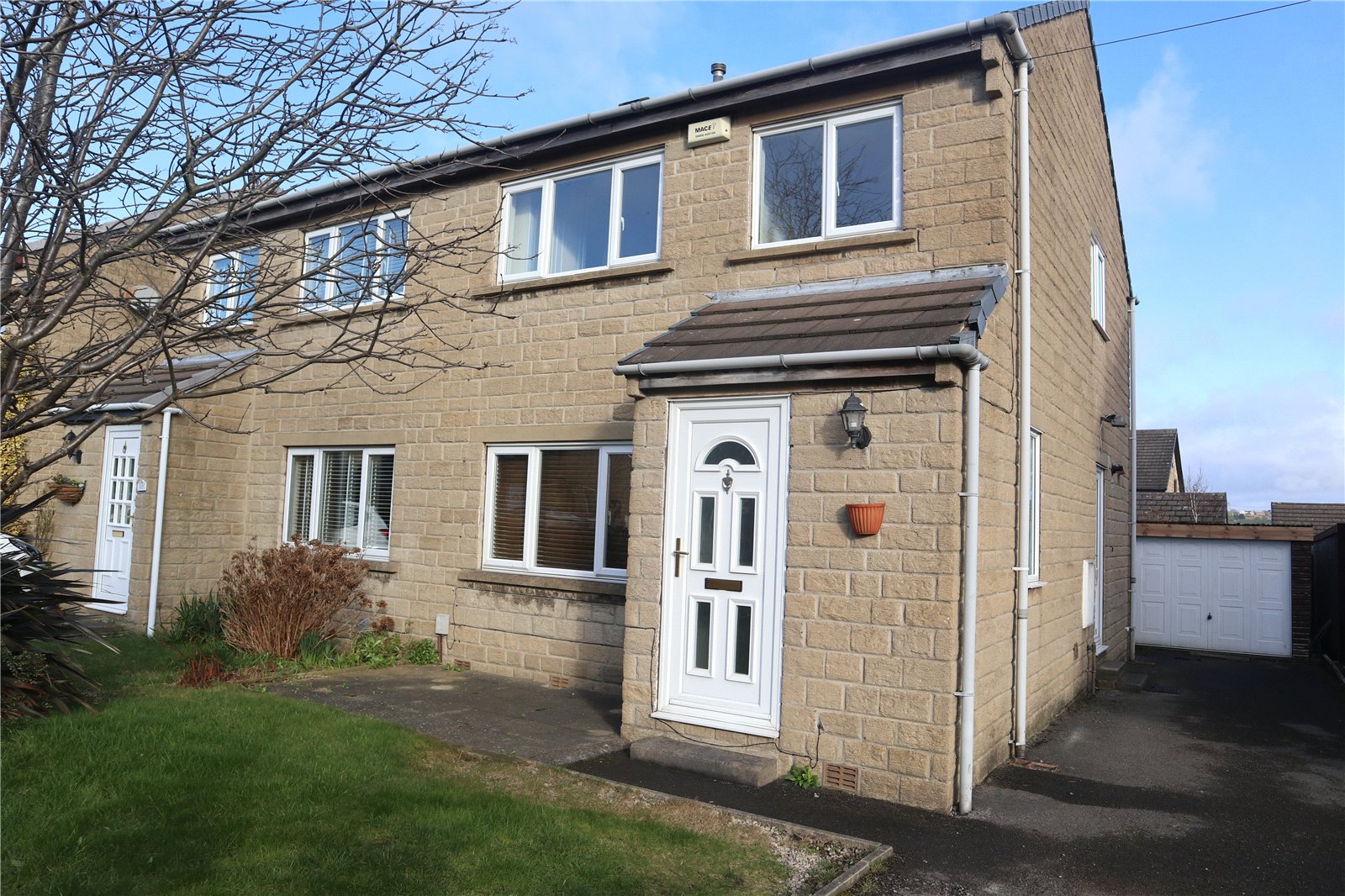 Whitegates Huddersfield 3 bedroom House To Let in Cotswold Mews, Highburton