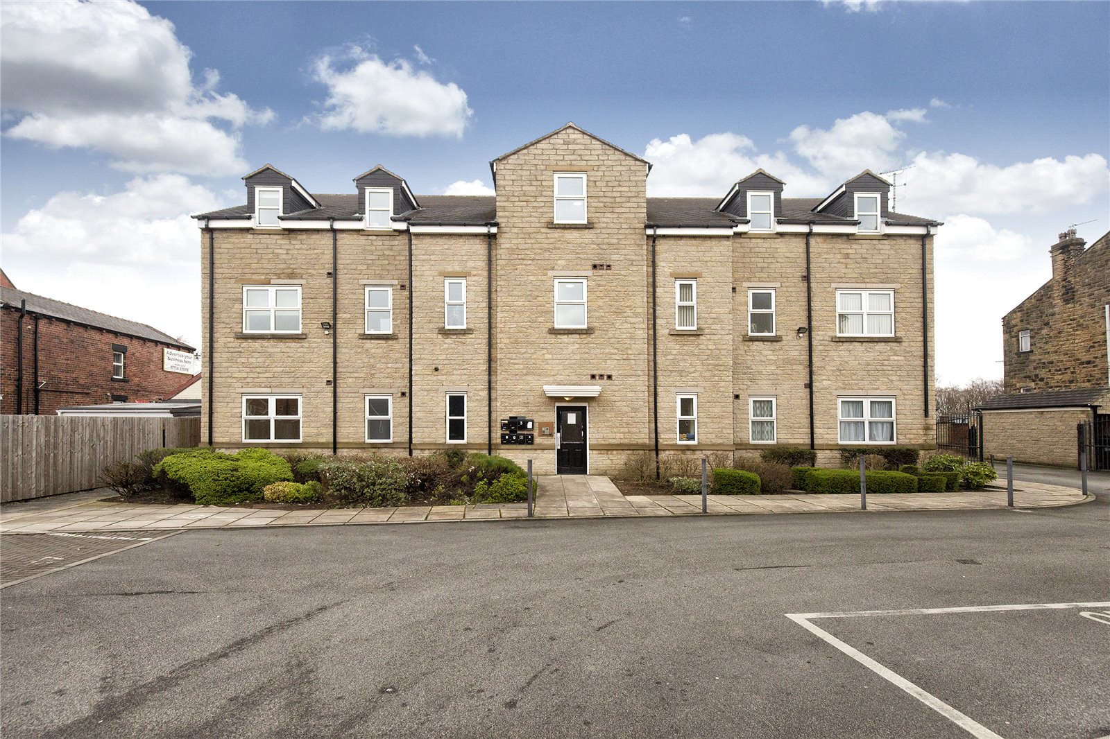 Whitegates Dewsbury 2 bedroom Flat SSTC in Heathcliffe Court, Bruntcliffe Road, Morley