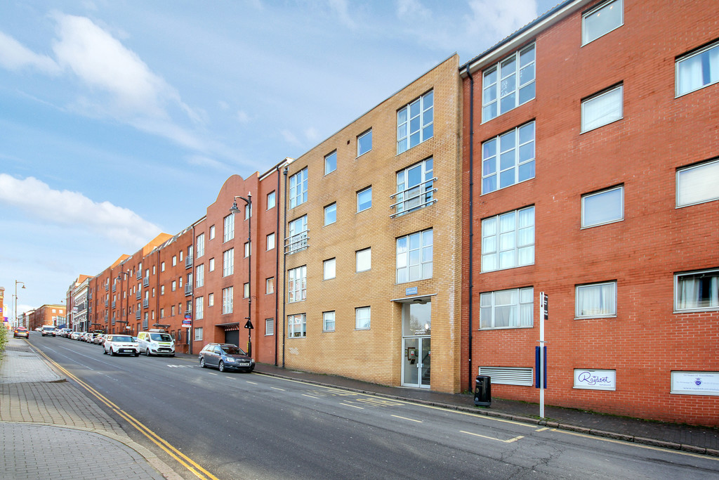 Martin & Co Birmingham City 2 bedroom Apartment Let in Hallmark