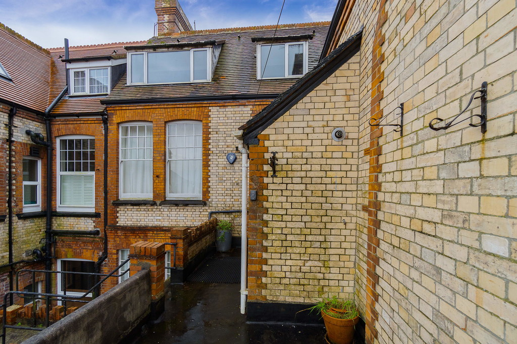 Martin & Co Plymouth 4 bedroom Apartment SSTC in Queens Gate, Lipson