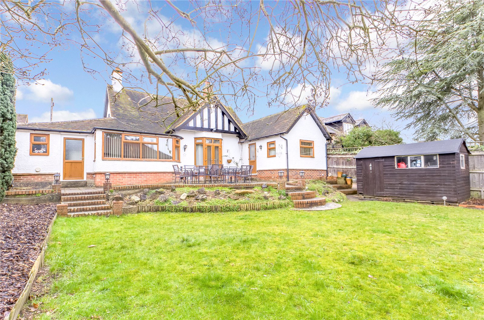 Parkers Tilehurst 4 bedroom House SSTC in Armour Hill, Tilehurst, Reading