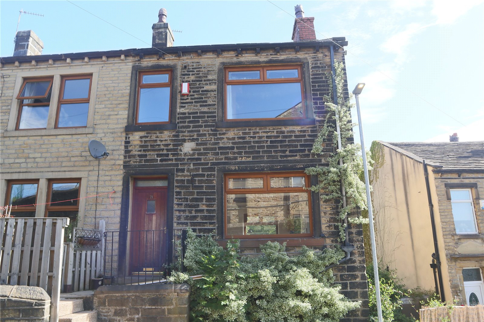 Whitegates Huddersfield 3 bedroom House SSTC in Low Westwood Lane